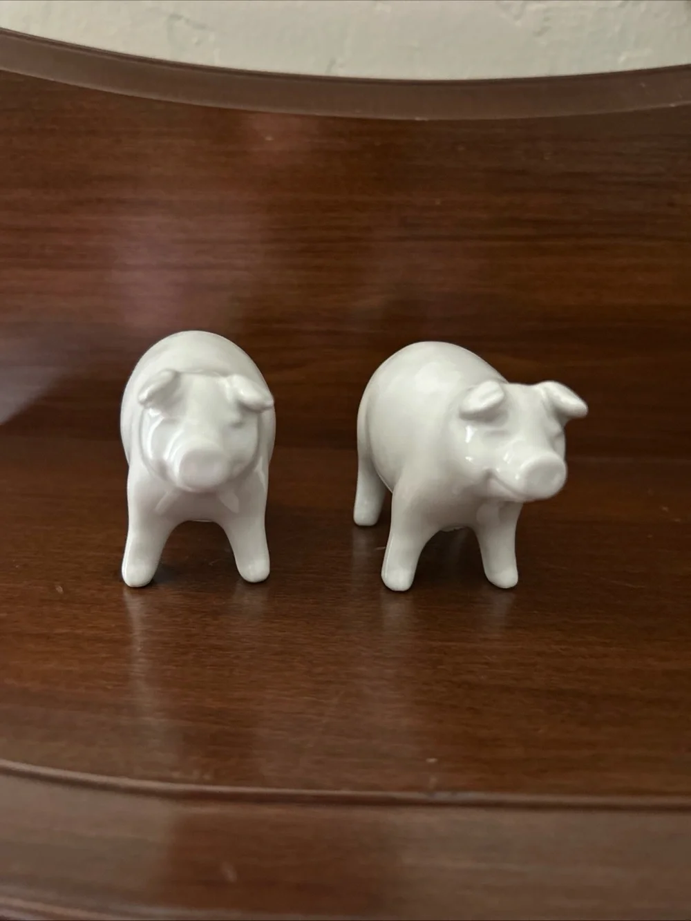 Pottery Barn White Ceramic Pig Salt &Pepper Shakers With Ears Down